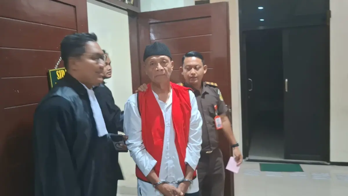 Majelis Hakim Pengadilan Negeri (PN) Jombang menjatuhkan vonis 18 tahun penjara kepada Purnomo, 60, terdakwa kasus pembunuhan berencana terhadap istri sirinya