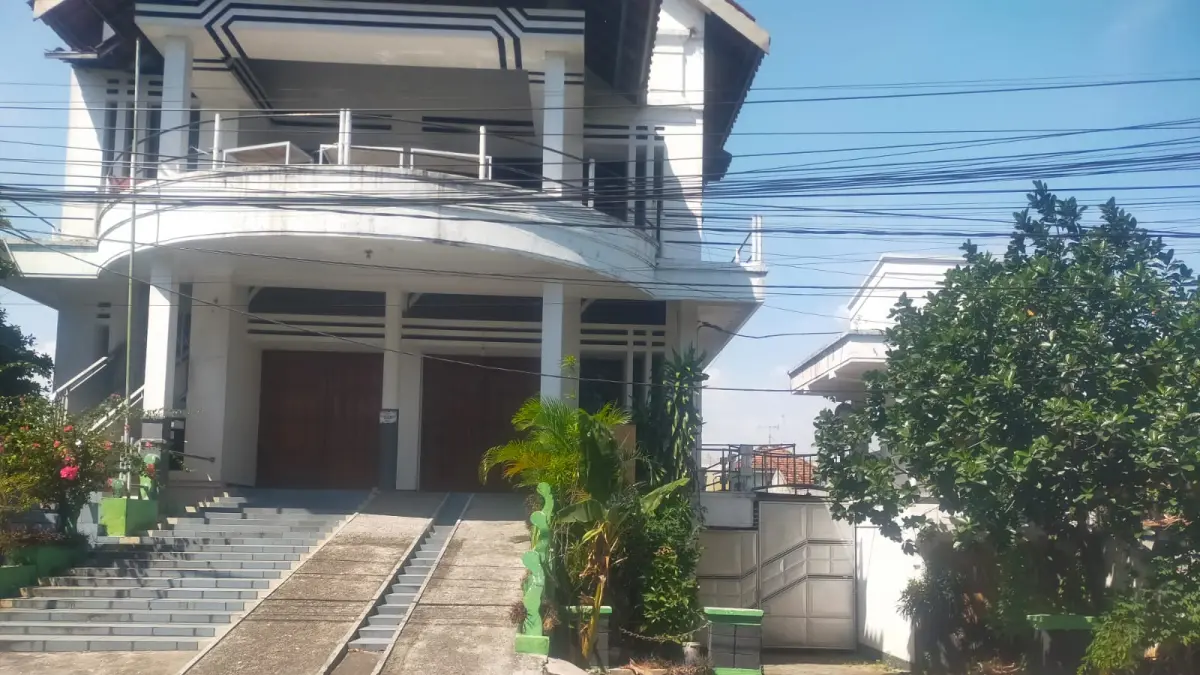 TUTUP: Kantor Koperasi Sejahtera yang berada di Jalan Adityawarman.