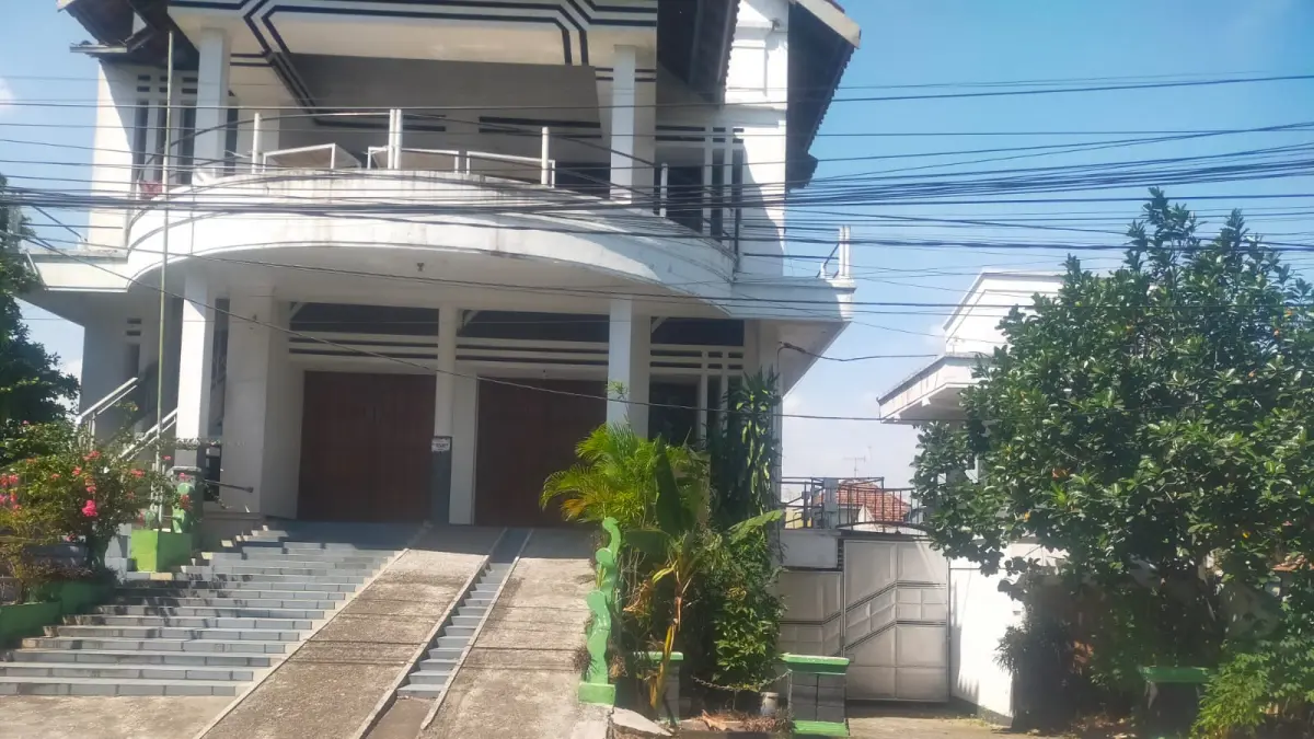 TUTUP: Kantor Koperasi Sejahtera yang berada di Jalan Adityawarman.