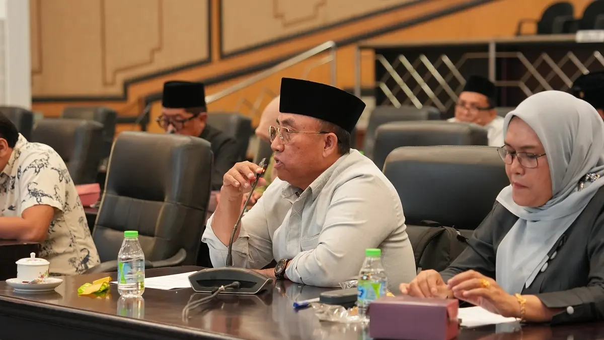 MUFAKAT: Pimpinan dan anggota Banmus DPRD Jombang menyusun rencana kerja bulan Agustus, Senin (27/7).
