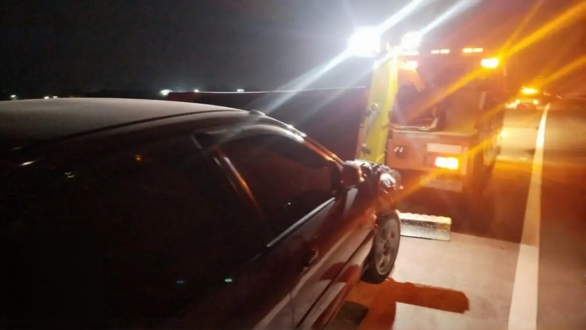 ecelakaan tunggal terjadi di ruas Tol Jombang-Mojokerto KM 702+000 jalur B, Selasa (28/7) sekitar pukul 21.00 WIB.