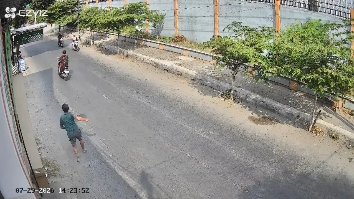 Rekaman CCTV yang memantau aksi pencurian motor di Denanyar Jombang