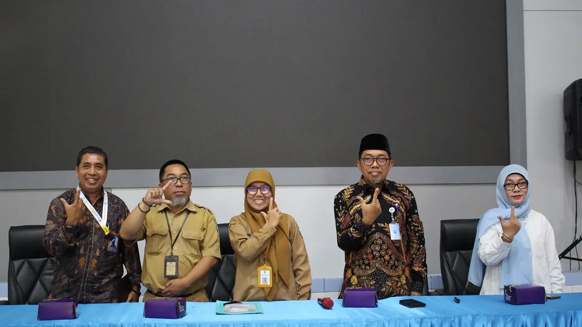 Maria Ulfah (tengah) Kabid Pembinaan PAUD dan PNF mewakili kepala Dinas Pendidikan dan Kebudayaan Kabupaten Jombang membuka Sosialisasi RKAS di Aula 1 Disdikbud Jombang, kemarin (3/8). 
