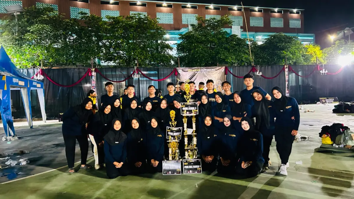 DISIPLIN: Tim Lomba Keterampilan Baris Berbaris (LKBB SMAN) Kabuh. 