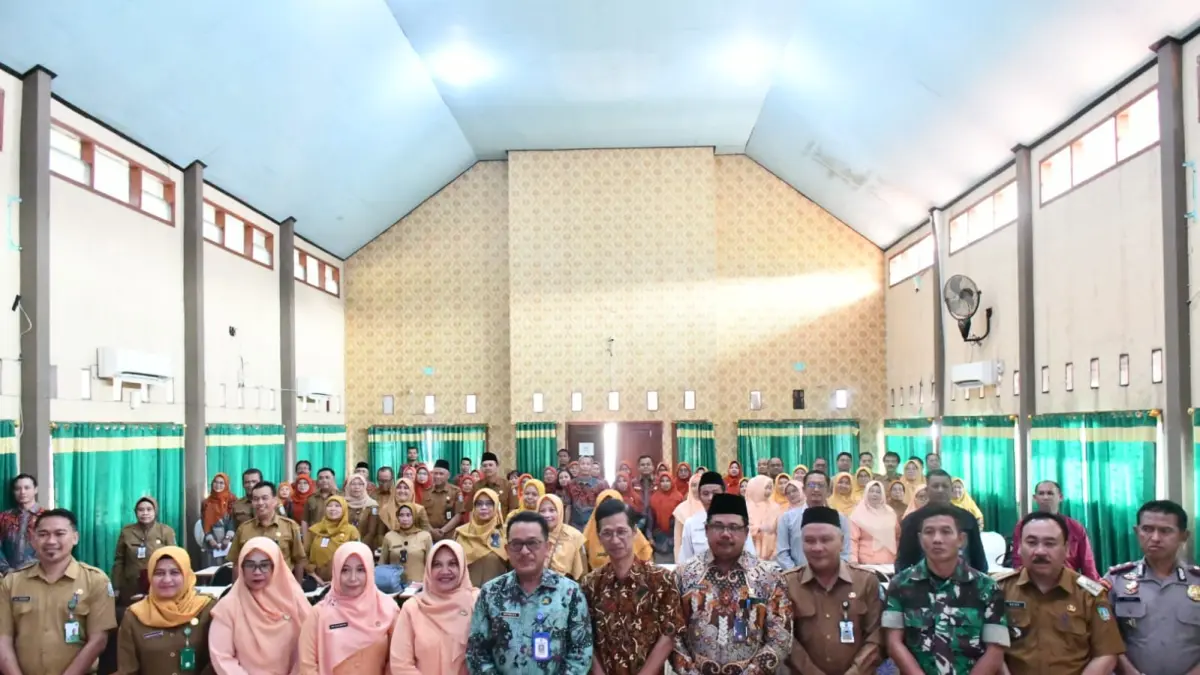 Sertijab  Kepala SMKN Mojoagung, kemarin (3/8).