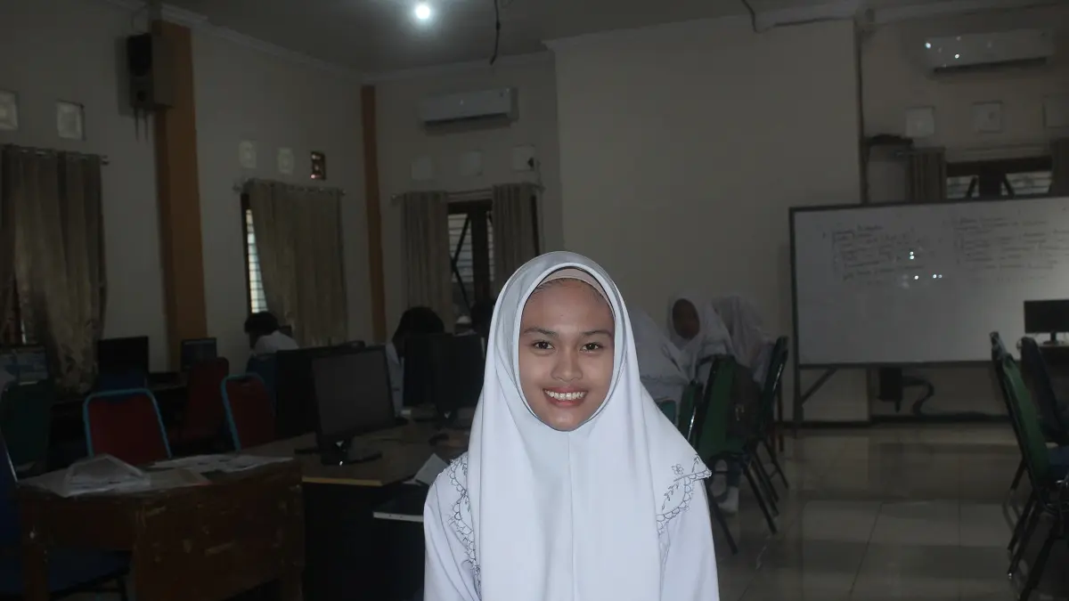 Nadia Izzatul Nafiah, Kelas XI-E MA Salafiyah Syafiiyah Tebuireng