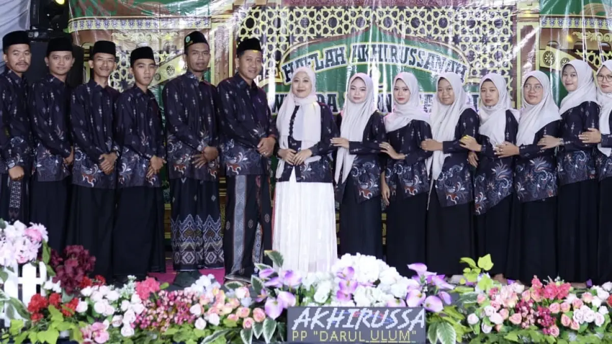 TELADAN: Ustad-ustadah beserta Dewan Komite PP Darul Ulum, Gapuk, Genukwatu, Ngoro Jombang, Senin (29/6).