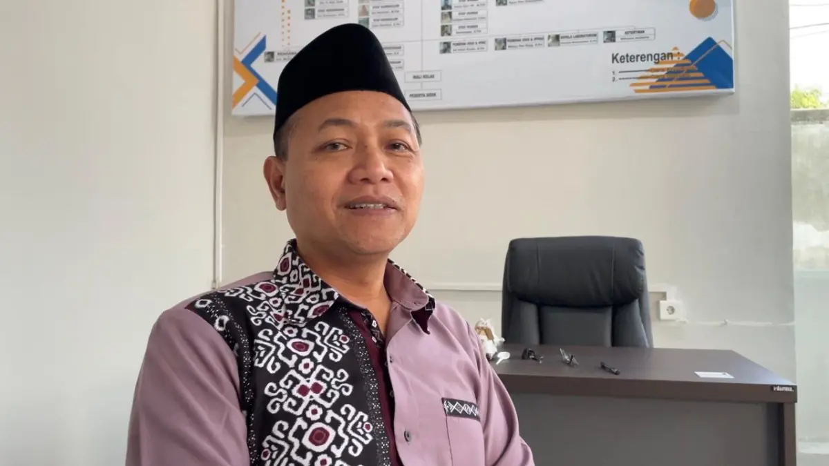NAKHODA ORGANISASI: Ketua Umum IKABU Pusat Faizun Amir turut mengundang semua alumni Pondok Pesantren Bahrul Ulum (PPBU) Tambakberas, Jombang, hadir dalam pelantikan IKABU pusat di Aula Unwaha, Jombang, Sabtu (8/8) pagi.

&nbsp;

