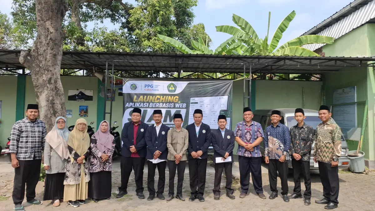 PANUTAN: Launching aplikasi berbasis website di halaman MA Al Ihsan Kalijaring, Tembelang, (6/8).