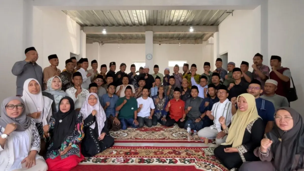 SIAP BERKHIDMAT: Para Pengurus IKABU Pusat saat menggelar silaturahmi dan konsolidasi jelang pelantikan di Graha IKABU, Pondok Pesantren Tambakberas, Jombang.&nbsp;

&nbsp;

