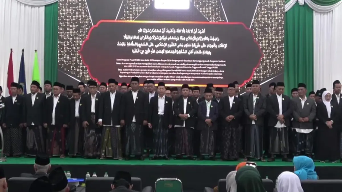 RESMI DIKUKUHKAN: Prosesi Pelantikan Pengurus IKABU Pusat masa khidmat 2026-2030 dipimpin langsung Ketua Majelis Pengasuh PPBU Tambakberas KH Moh. Hasib Wahab Chasbulloh, di Unwaha Tambakberas, Jombang, Sabtu (8/8).

&nbsp;

