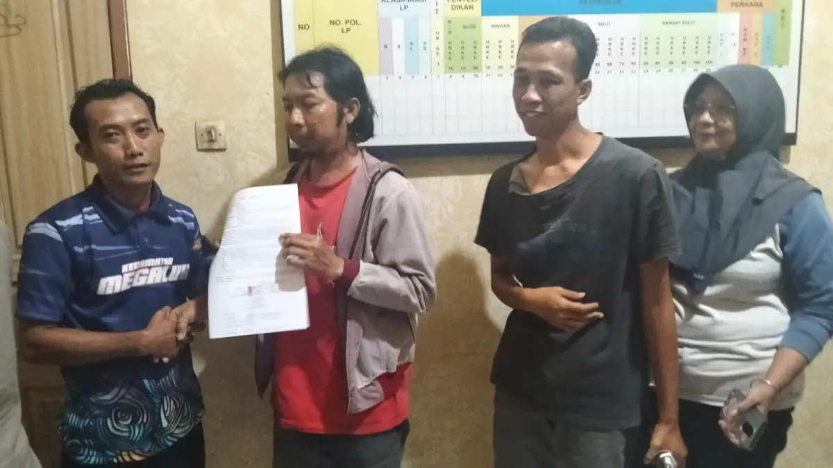 Dua pria berinisial AAG (39) dan AAM (31), warga Kecamatan Megaluh yang semoat diamankan warga karena dicurigai sebagai pelaku pencurian telepon seluler (HP) 