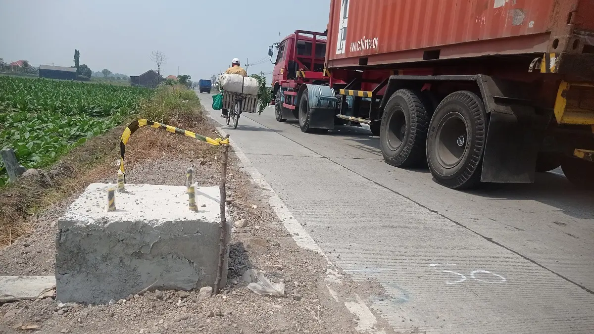 : Proyek PJU Kabuh-Tapen mulai bikin fondasi.