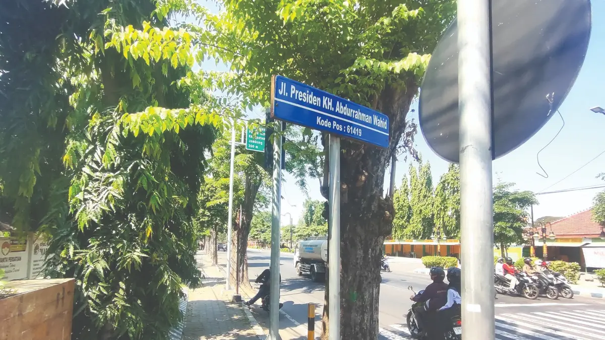 BAKAL DIREHAB: Trotoar Jl Gus Dur sisi utara segera direhab.