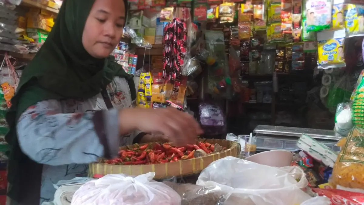 Harga cabai dan sejumlah sayuran di Pasar Legi Jombang merangkak naik dalam sepekan terakhir