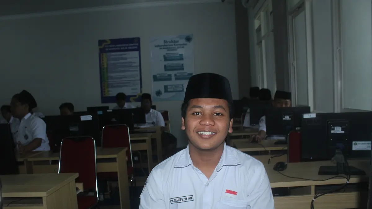 M Zulfikar Zakariya, Kelas XI-D MA Madrasatul Qur’an Tebuireng.