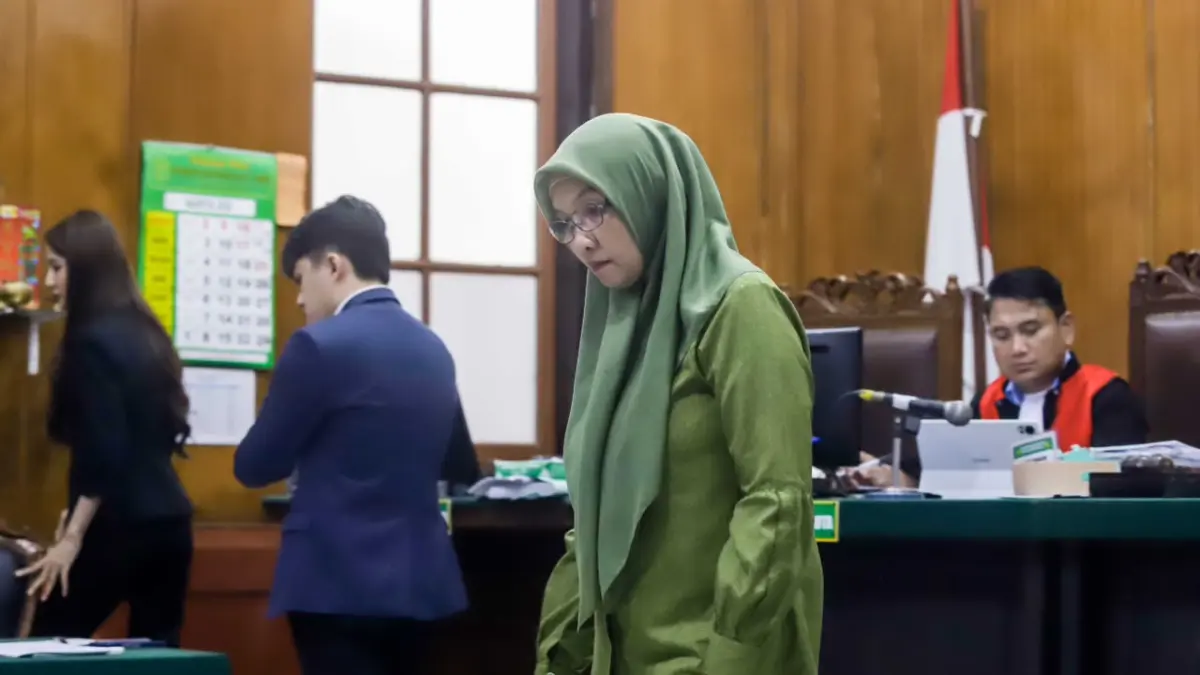 Indah Utami saat memberikan keterangan sebagai saksi dalam sidang gugatan PT JFC terhadap Nany Widjaja di Pengadilan Negeri Surabaya, Rabu (12/8).