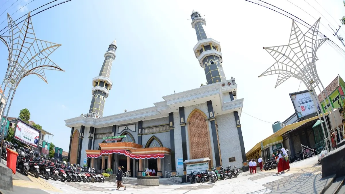 

Masjid Agung Baitul Mukminin

&nbsp;