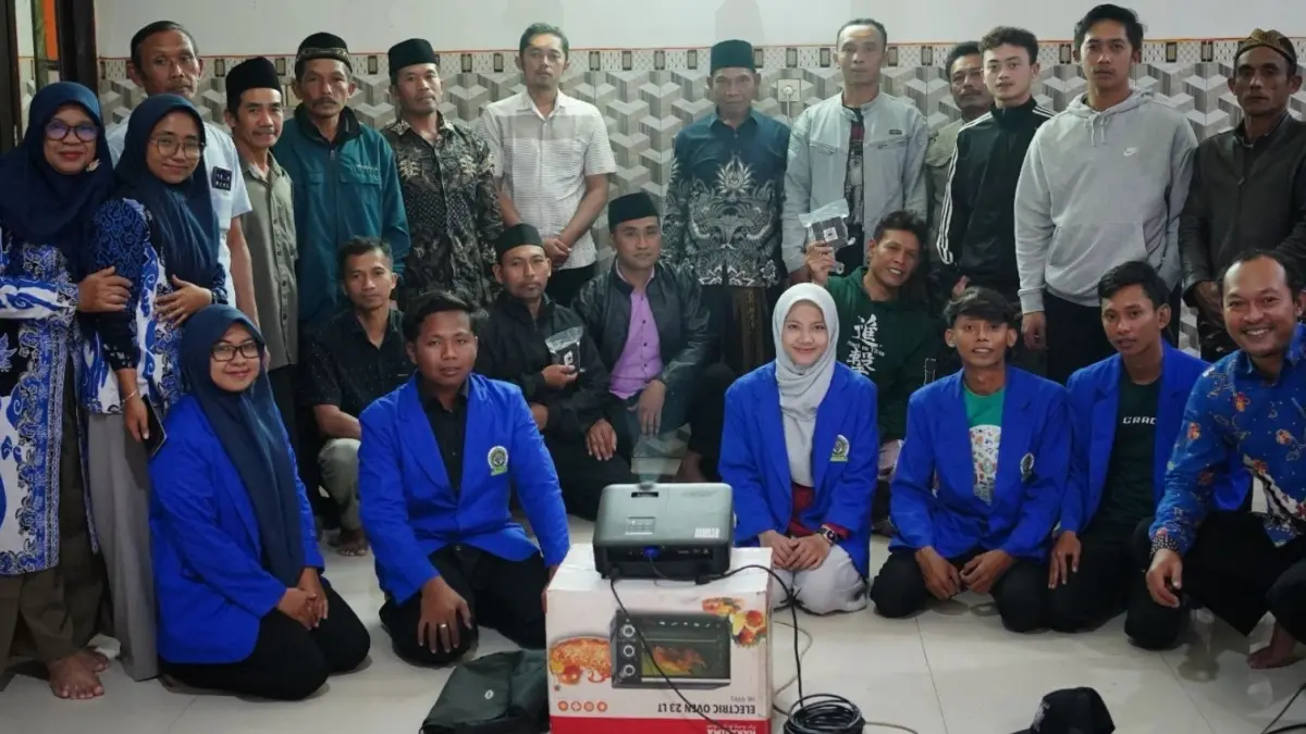 Dosen Fakultas Pertanian Universitas KH. A. Wahab Hasbullah (UNWAHA) Tambakberas Jombang, mendampingi Kelompok Ternak Budi Luhur di Desa Jarak, Kecamatan Wonosalam, Kabupaten Jombang