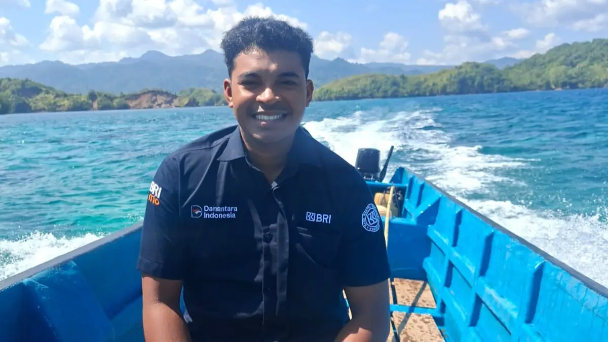 Perjuangan Mantri BRI terjang ombak untuk berikan layanan prima.kepada nasabah