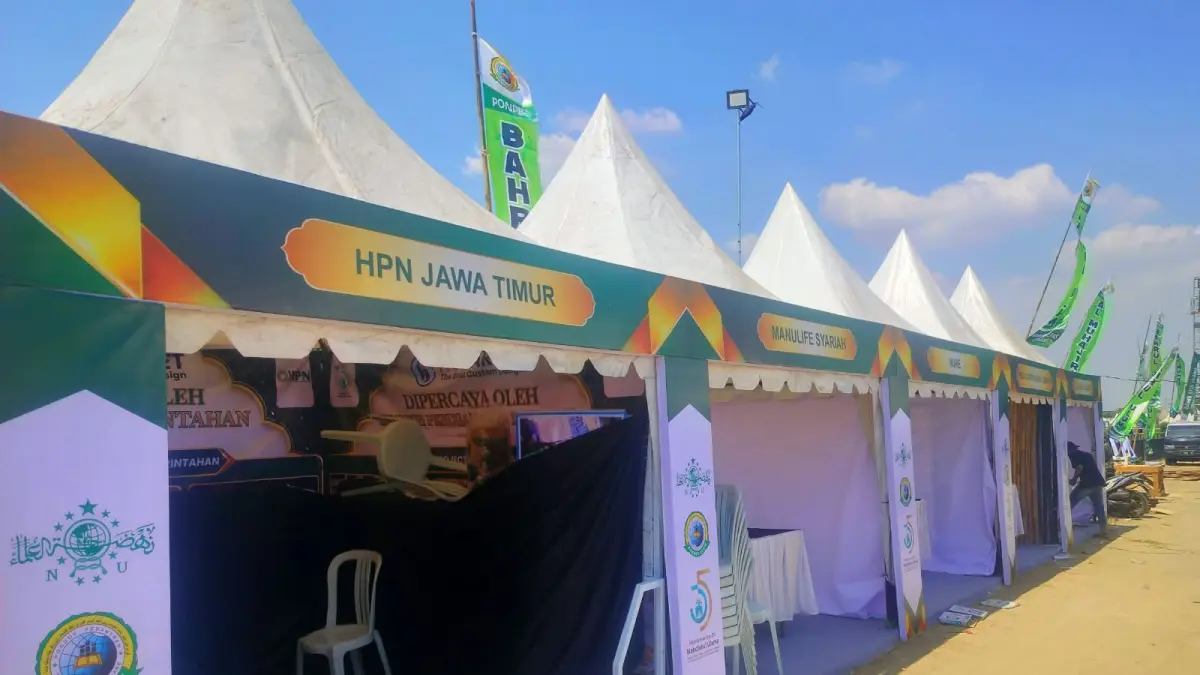 PUTARAN EKONOMI: Derentan  UMKM Expo Muktamar NU di area lahan urug Dusun Sariloyo, Desa Sambongdukuh siap dibuka. 