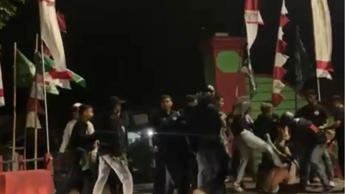  Empat warga Dusun Plosogerang, Desa Plosogeneng, Kecamatan Jombang, menjadi korban pengeroyokan diduga oknum pesilat pada Sabtu (15/8) malam.