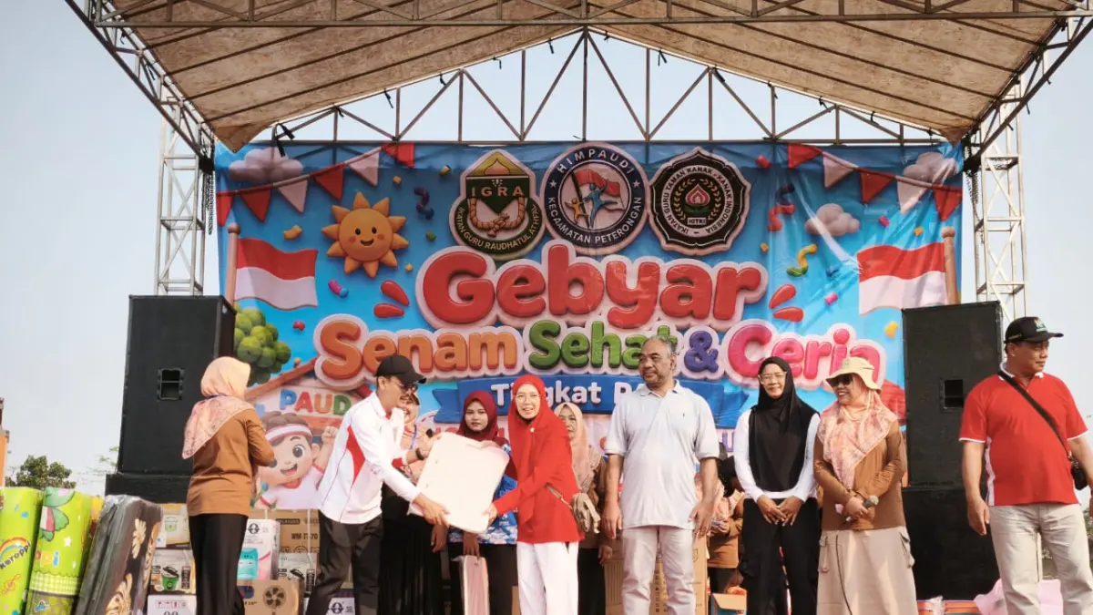 MERIAH: kegiatan Gebyar Senam Sehat Ceria di lapangan Keplaksari Kecamatan Peterongan, (15/8).