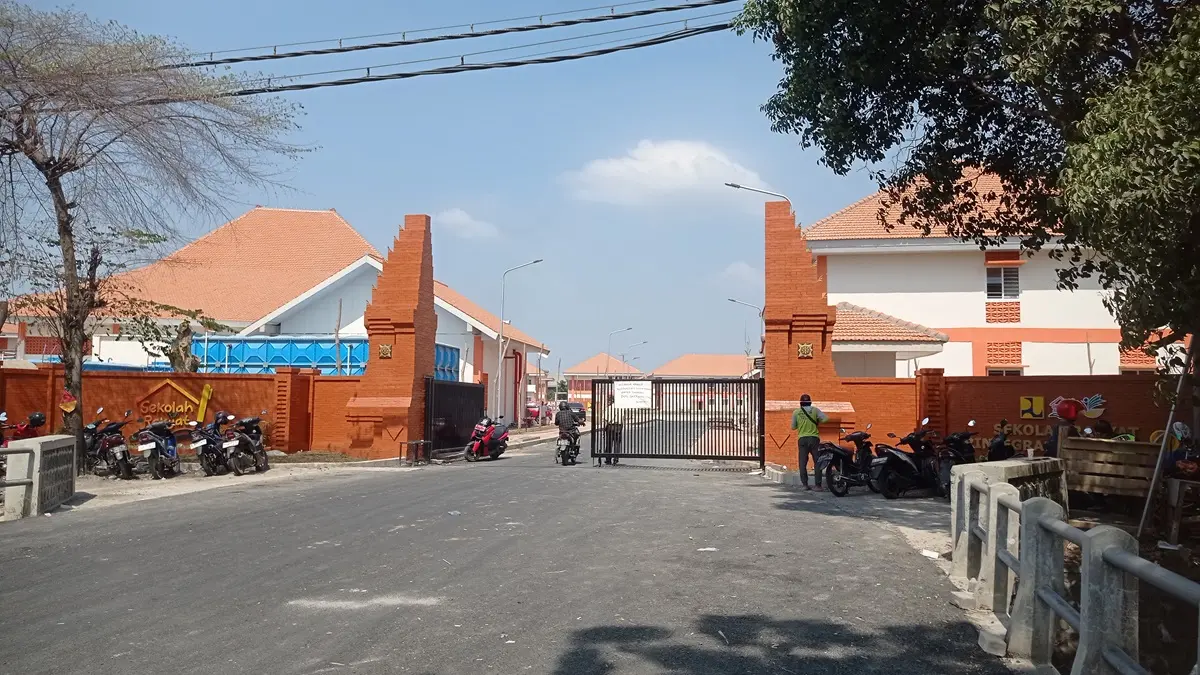 BELUM BISA DITEMPATI: Gedung jenjang SMP dan SMA di Sekolah Rakyat Terintegrasi 1 Jombang yang belum rampung.