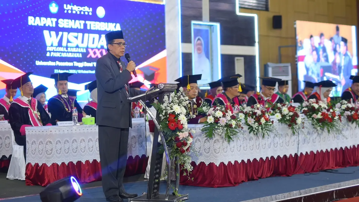 TELADAN: Ketua Yayasan Pesantren Tinggi Darul Ulum (Yapetidu) Drs. KH. M. Zaimuddin W. As’ad, MS saat memberikan sambutan