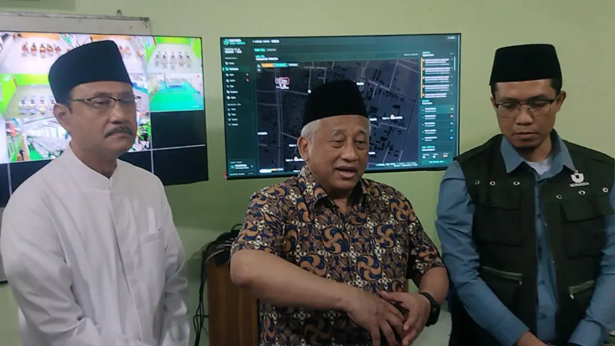 BERI PENJELASAN: Sekretaris Steering Committee Muktamar NU ke-35, Profesor Muhammad Nuh memberi penjelasan, Selasa (25/8) sore.