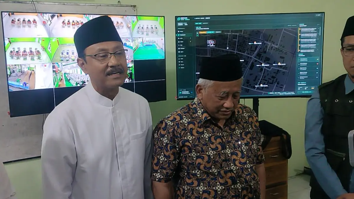TINJAU: Ketua Panitia Pusat Muktamar ke-35 NU Saifullah Yusuf meninjau langsung kesiapan lokasi registrasi peserta di Pondok Pesantren Bahrul Ulum Tambakberas, Kecamatan Jombang, Kabupaten Jombang, Selasa (25/8).