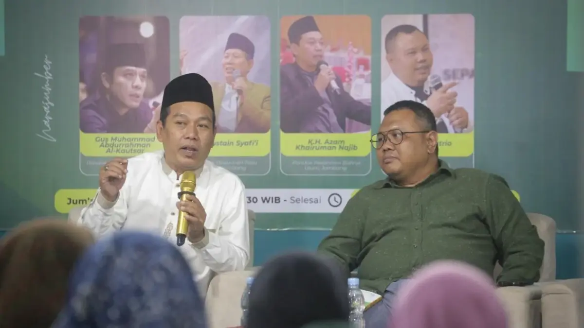 Suluh Nahdliyin menggelar diskusi buku Gus Muhaimin Iskandar, Meneladani Kepemimpinan 3 Kiai: KH Hasyim Asy’ari, KH Wahab Chasbullah, dan KH Bisri Syansuri karya Dr Wasid SFilI dkk. Diskusi berlangsung di Al Maliki 2 Bahrul Ulum, Tambakberas, Jombang, Jumat (28/8/2026).