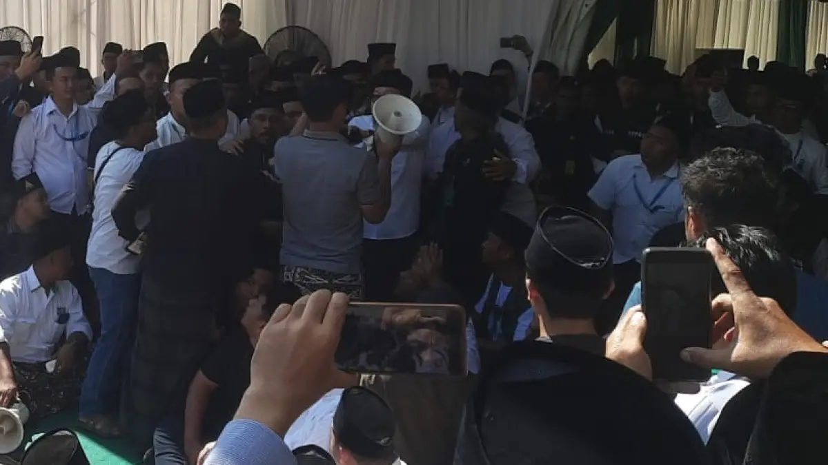 Kericuhan yang terjadi saat sidang pleno di GSG PP Bahrul Ulum Tambakberas Jombang