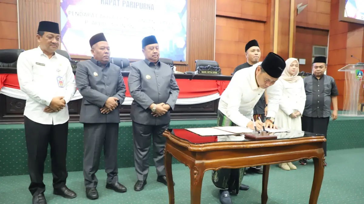DISEPAKATI: DPRD dan Pemkab Jombang menyepakati Raperda P-APBD 2026 menjadi Perda, Senin (31/8).