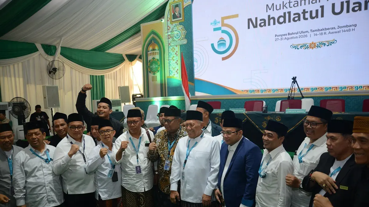 KH Abdul Hakim Mahfudz foto bersama usai pengumuman Ketua Umum PBNU terpilih