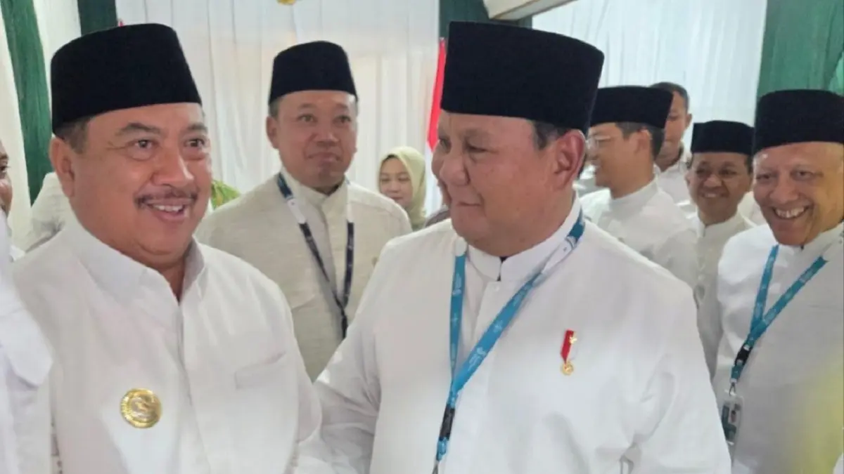 DEKAT: Bupati Jombang Warsubi bersama Presiden Prabowo usai penutupan Muktamar NU di Pondok Pesantren Bahrul Ulum Tambakberas, Senin (31/8).