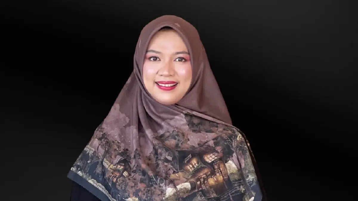 Khilma Anis, alumnus Pondok Pesantren As-Saidiyah Bahrul Ulum Tambakberas
dan penulis novel Hati Suhati 

