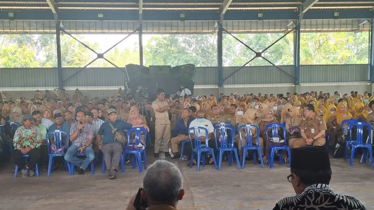 PANAS: Suasana RALB KPRI Sejahtera di kompleks TPA Banjardowo, Jombang berlangsung memanas, Selasa (1/9)). 