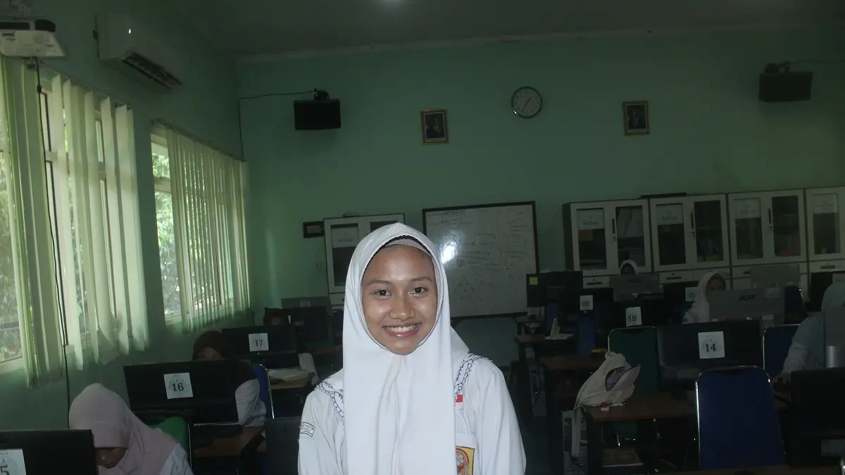 Vindi Cahyani, Kelas IX B SMP AWH Tebuireng
