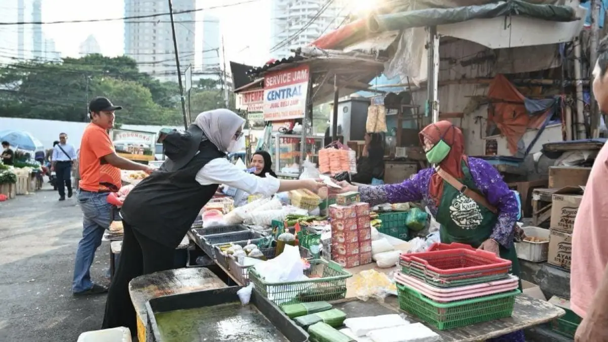 BRI Peduli bagikan masker untuk tanggap bencana dam bantu warga