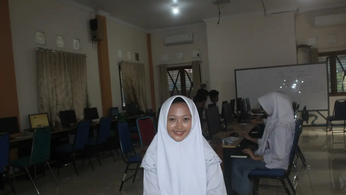 Farihatul Husna kelas 10-B MA Salafiyah Syafiiyah Tebuireng