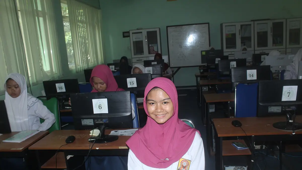 Vivi Alegia N, Kelas 9-C SMP A Wahid Hasyim Tebuireng