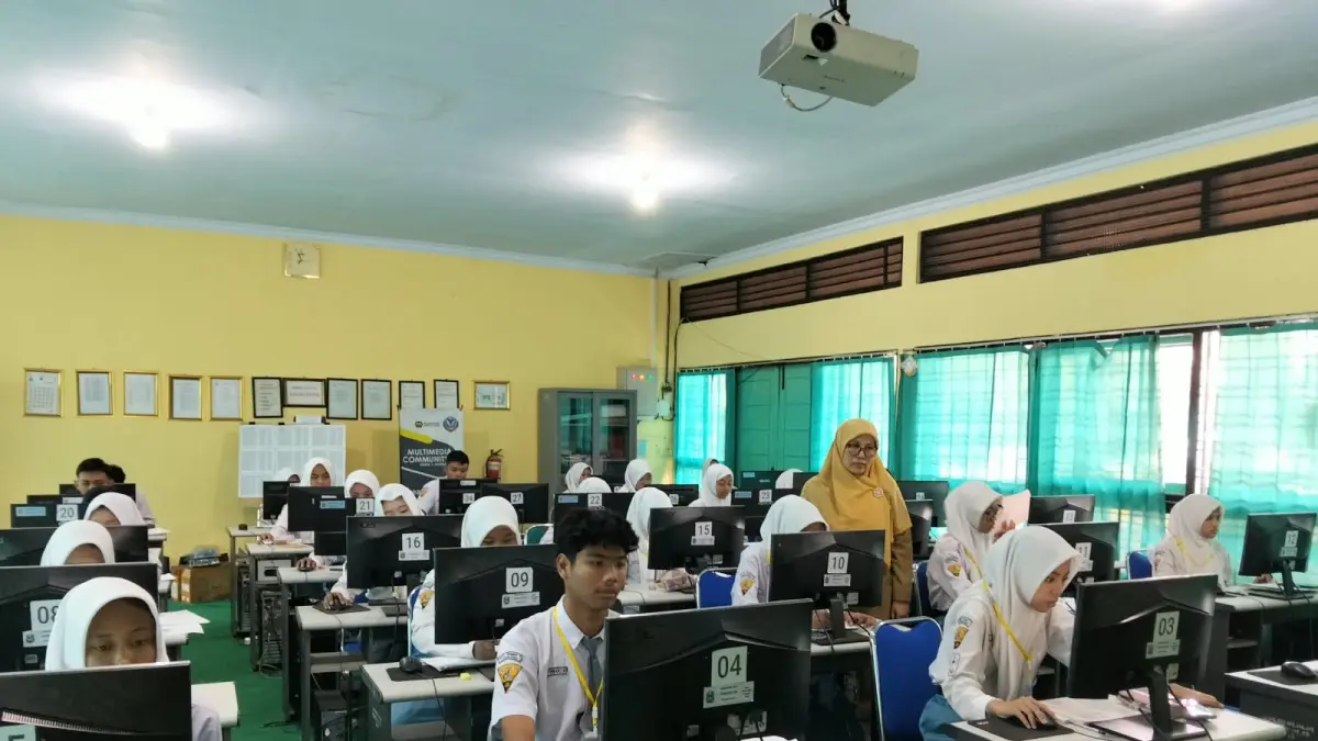 Siswa SMK di Jombang mengikuti TKA.