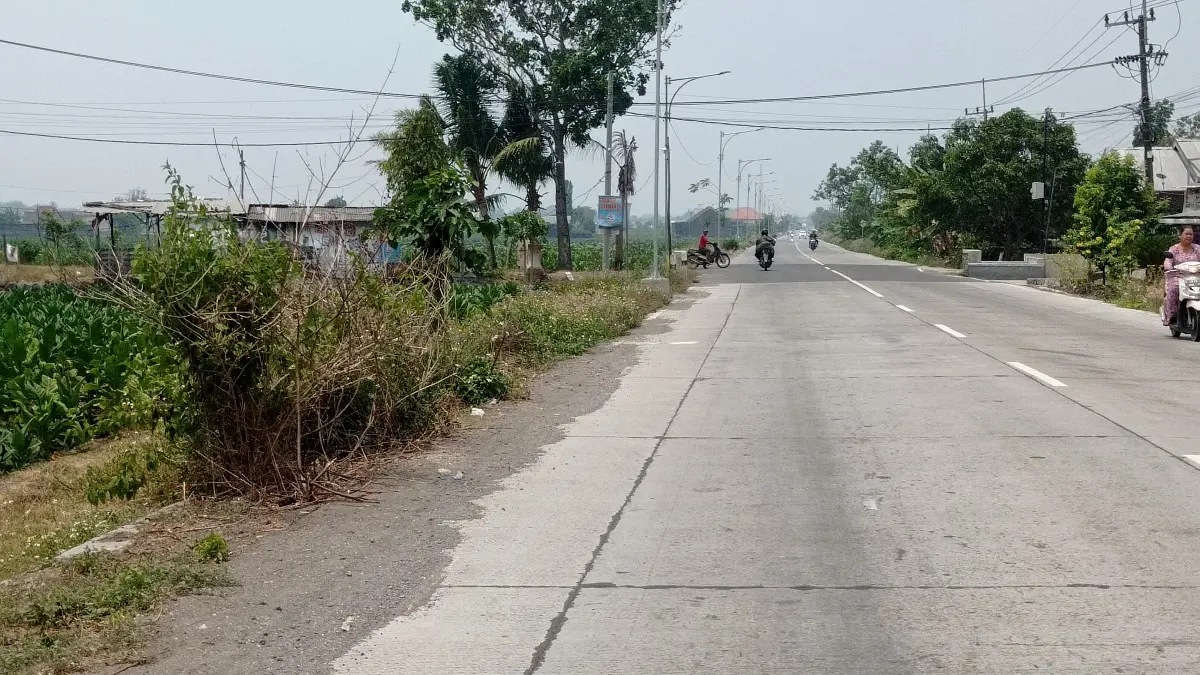 BARU: PJU rus Kabuh-Tapen sudah terpasang tiang beserta lampu (11/9).