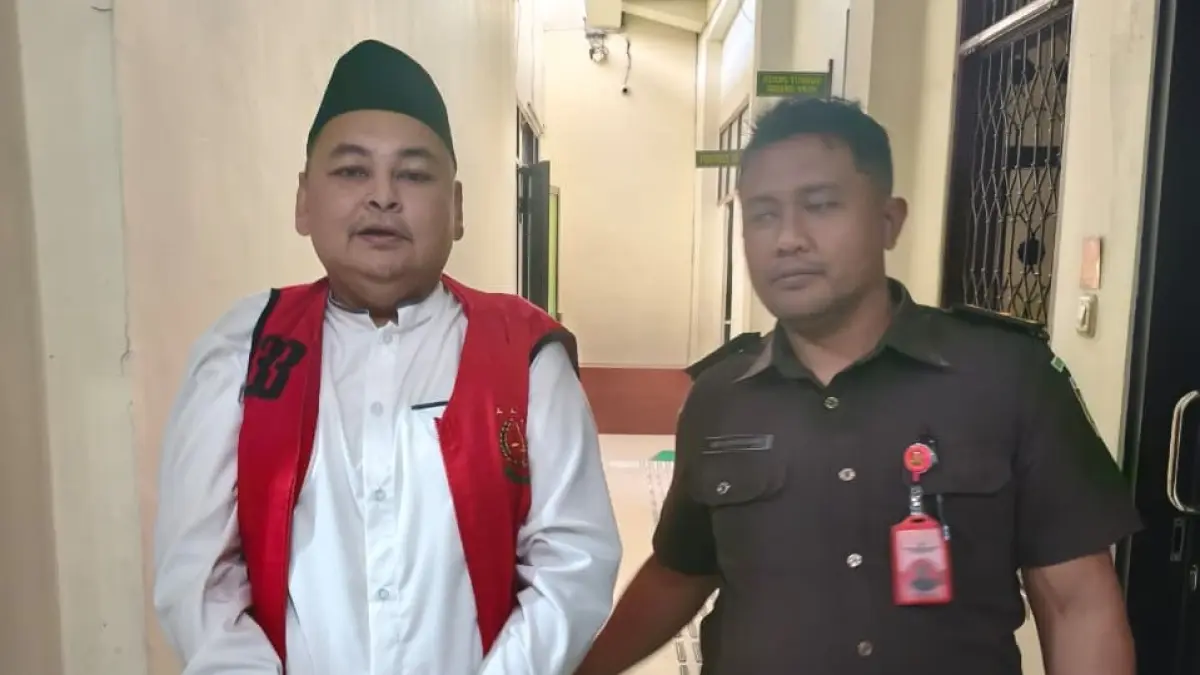 . Dadan Surachmat, eks Direktur Koperasi Al Kahfi Jombang, dijatuhi hukuman empat tahun penjara oleh majelis hakim Pengadilan Negeri (PN) Jombang, Kamis (10/9).