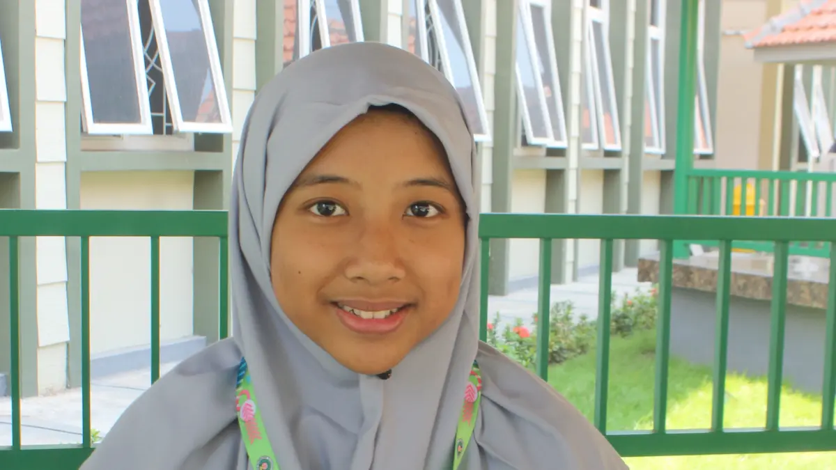 Aulia Nauvalyn Danysha Prameswari, kelas VII Literasi MTs Madrasatul Quran Tebuireng Putri.