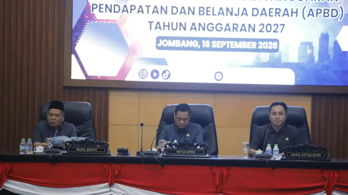 DIBAHAS: Pemkab dan DPRD Jombang saat membahas Raperda APBD 2027, Rabu (16/9) kemarin.