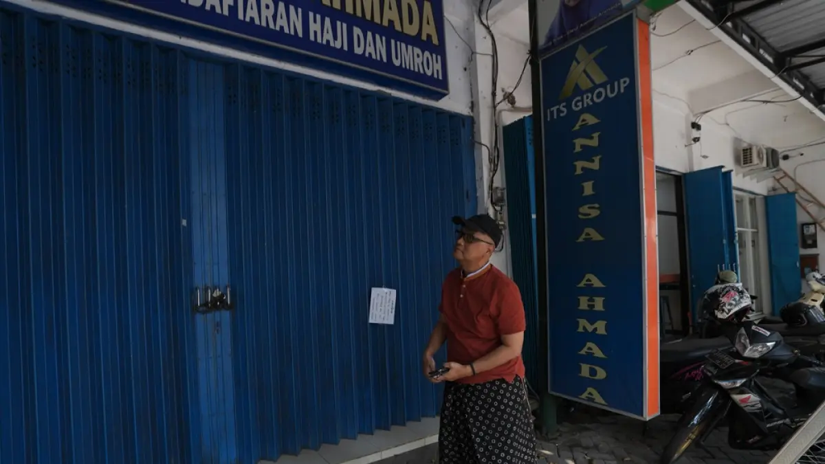Menteri Haji dan Umrah RI KH Yusuf Irfan saat sidak kantor PT Annisa Ahmada Travelindo di Jl Kh Wahid Hasyim, Kamis (17/9) sore.