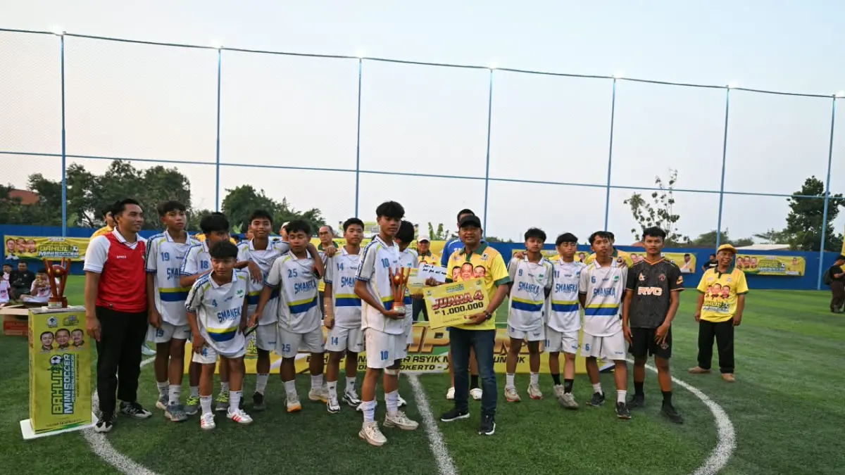 JUARA: SMAN Kesamben berhasil meraih juara empat pada kompetisi Bahlil Mini Soccer Zona 6, Jumat (18/9).