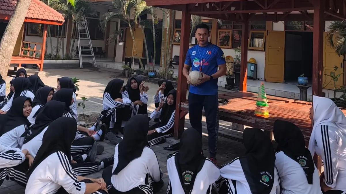 Yusuf bersama siswa SMKN Mojoagung.